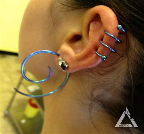Triple helix piercing with 3 loops in ASTM F-136 titanium, anodized ...
