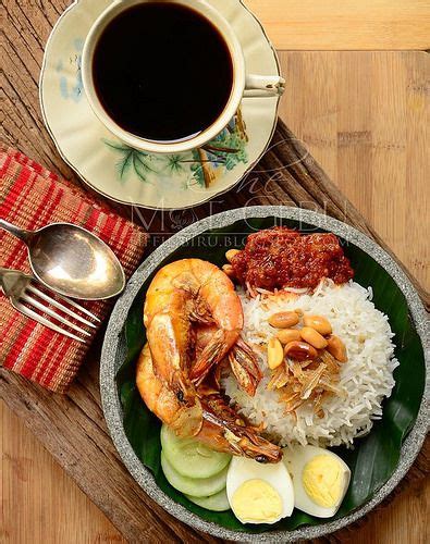 nasi lemak tiffin biru maliktaroosborne