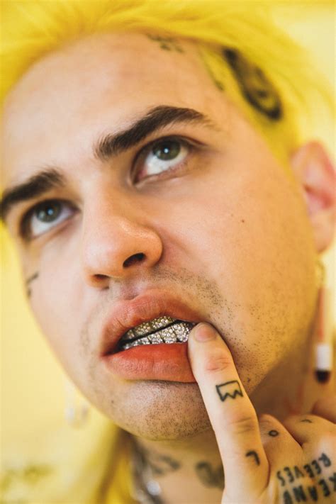 SMILEZ / The LA Rapper Catching Everyone’s Attention