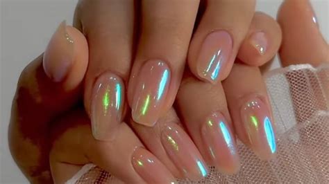 Diseños de uñas verano 2025: tendencias, estilos y colores que arrasarán