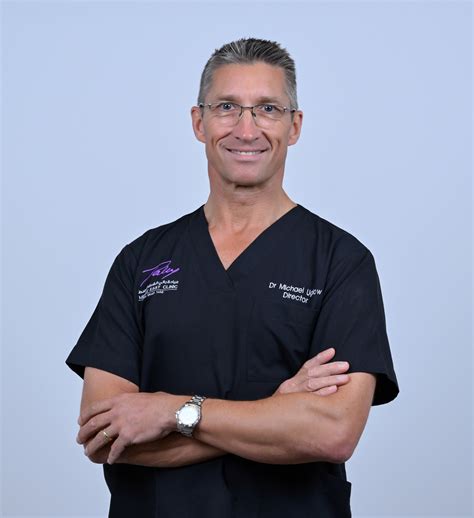 Michael Uglow - Orthopedic Surgeon | Abu Dhabi