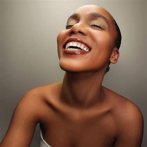 How Do Celebrities Get White Teeth? - 360 MAGAZINE - GREEN | DESIGN