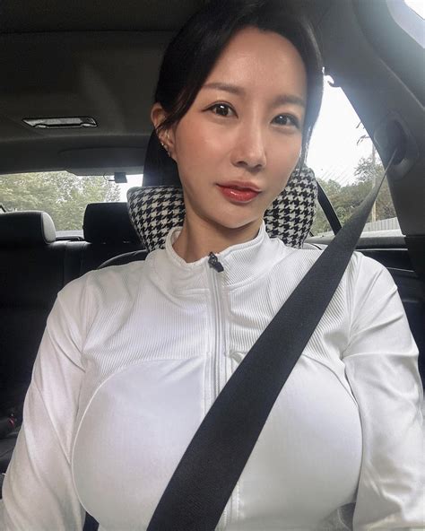 Busty korean milf : r/prettyasiangirls