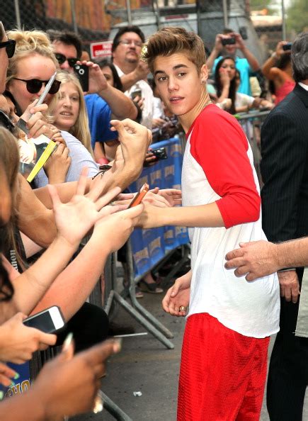 Justin Bieber: Justin Bieber Meets With FANS Outside The "Late Show ...