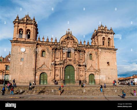 Cusco cathedral hi-res stock photography and images - Alamy