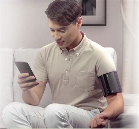OMRON - Intellisense Technology J761 Bluetooth Blood Pressure Monitor ...
