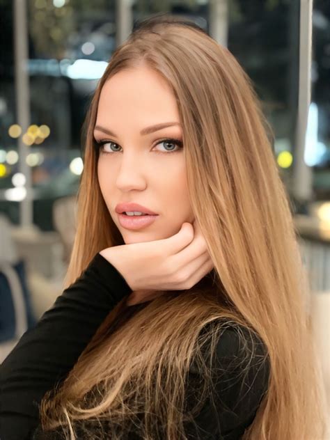 Dariya - a model from Dubai, United Arab Emirates