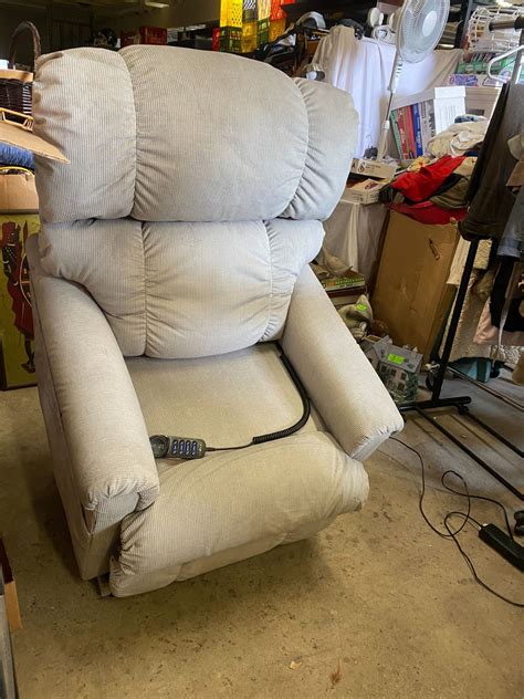 Lazy boy luxury lift, power recliner