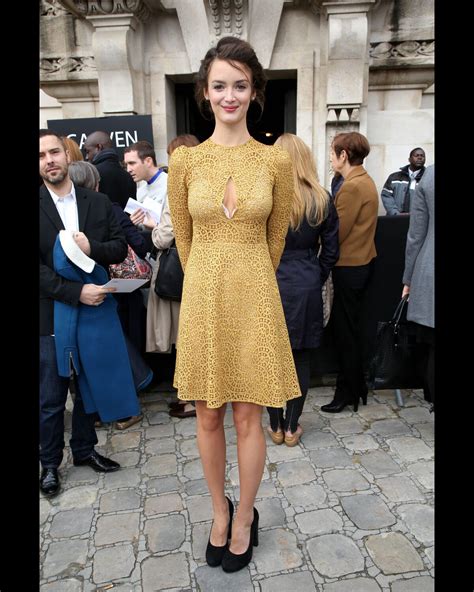 Photo : Charlotte Le Bon, ravissante sur le parvis du Grand Palais, s