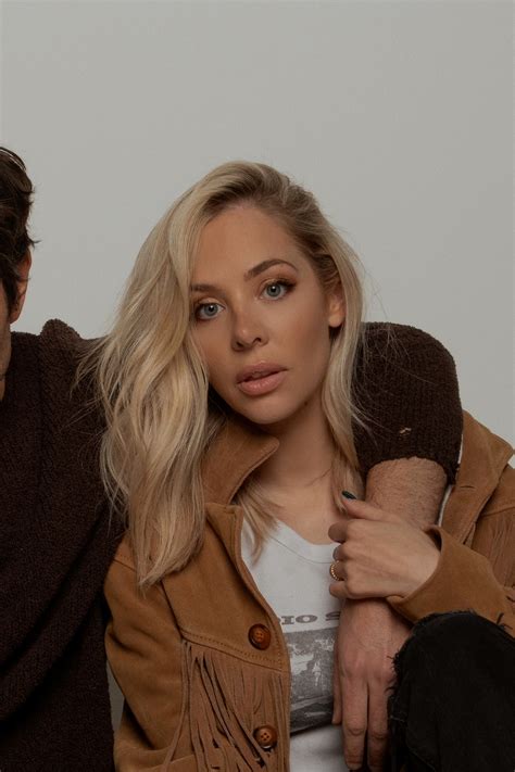 MacKenzie Porter updated their cover photo. - MacKenzie Porter