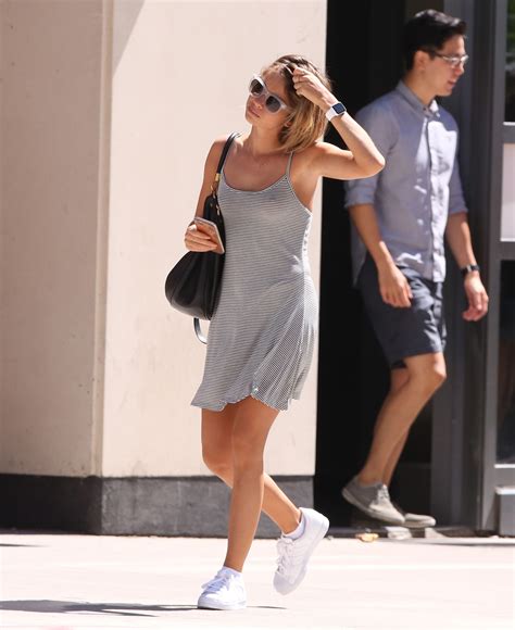 Naked Sarah Hyland. Added 07/19/2016 by Gwen Ariano