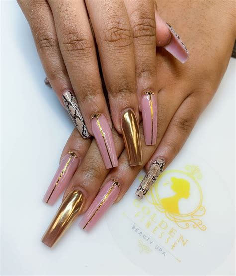 50+ Stunning Gold Nail Designs To Rock This Season