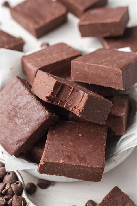 Easy Fudge Recipe - Live Well Bake Often
