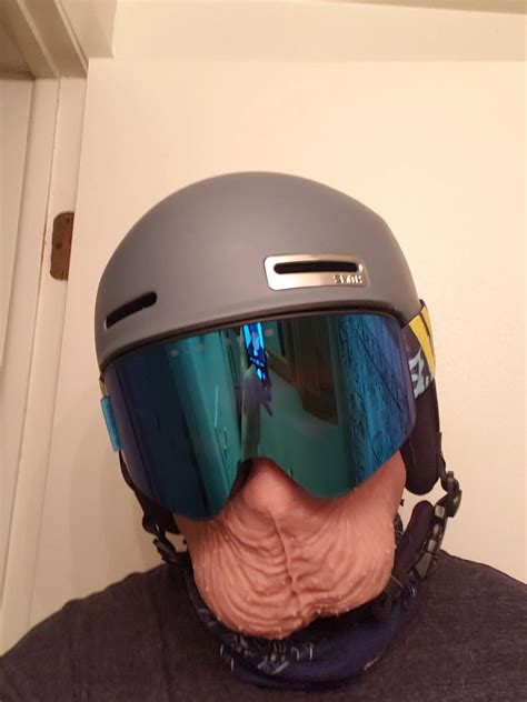 Thanks I hate this medical grade mask | Scrolller