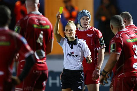 How referee Hollie Davidson overcame rugby ordeal to make Six Nations