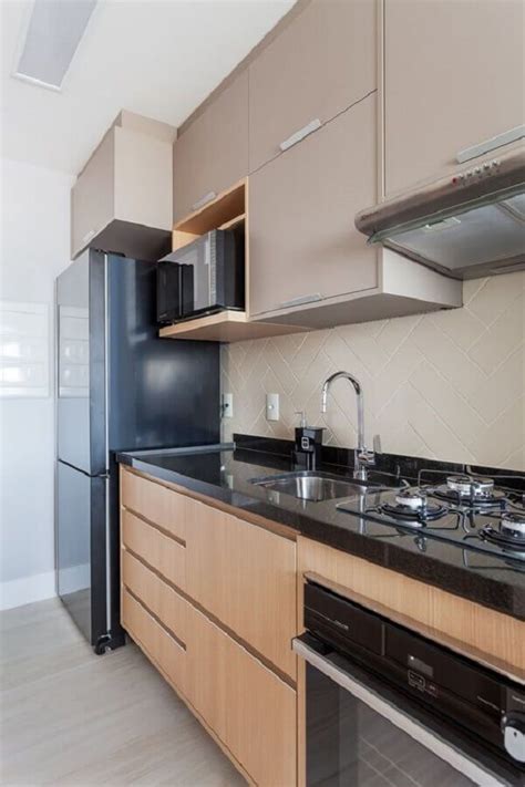 Espaço gourmet com churrasqueira preto cinza e amadeirado frontão 3d ...