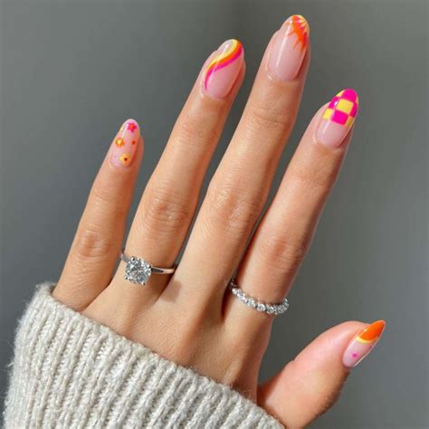 33 Yellow Manicure Ideas Guaranteed to Make You Smile