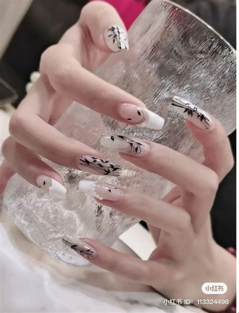 𝑛𝑎𝑖𝑙𝑠 | Stylish nails art, Reflective nails, Asian nails