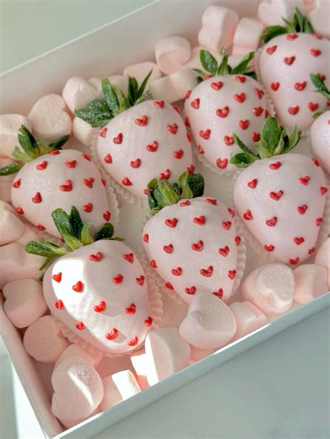 Pin by jul on Pins by you | Valentine chocolate covered strawberries ...