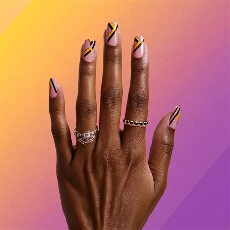 11 Chic Geometric Nail Art Designs Idea