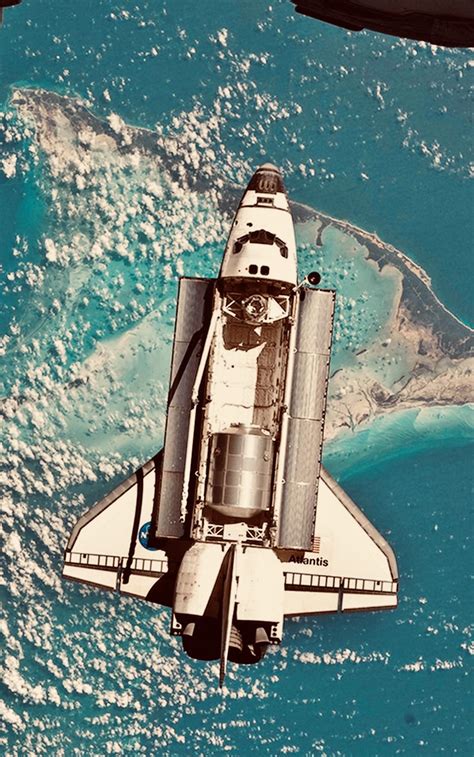 space shuttle  riphonewallpapers