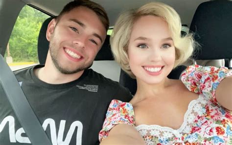 I'm a 25-year-old 'traditional' wife - my husband doesn't have to lift