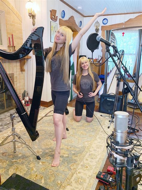 Kennerly Kitt's feet