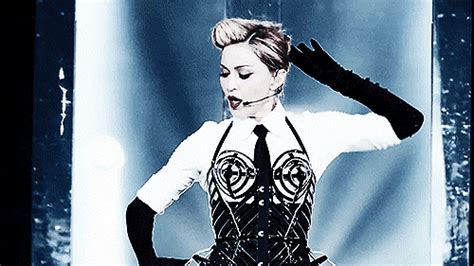 artiesten vogue madonna gif mdna animaatjesnl