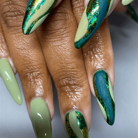 13 Emerald Green Nail Ideas For a Wicked Fall Mani