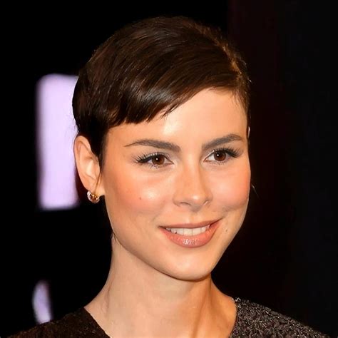 Welche Frisur findet ihr an Lena Meyer-Landrut am schönsten? (Haare