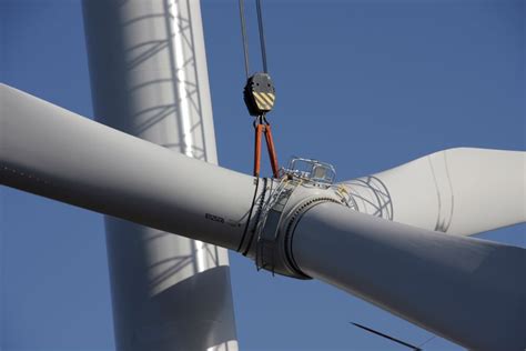 Aufbau einer Windkraftanlage, Montage Rotor Foto & Bild | industrie und ...