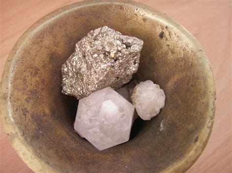 how to get gold out of quartz