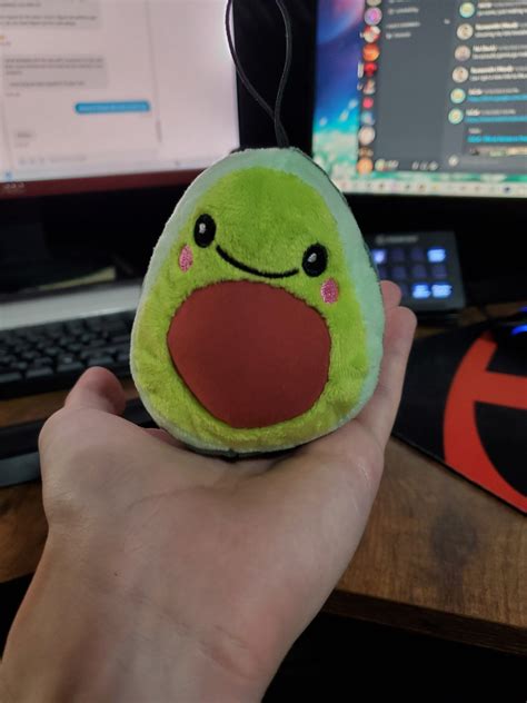 JoCat on Twitter: "@AeroViro this avocado screen cleaner https://t.co
