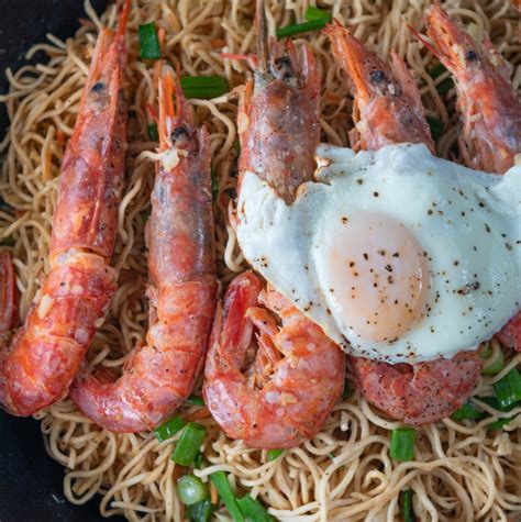 Garlic Butter Shrimp Pancit Canton - Panlasang Pinoy