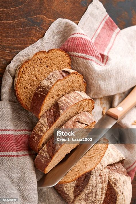 roti rye buatan sendiri  segar roti sourdough tradisional