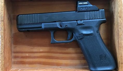 Glock 17 vs. Glock 19: What Are the Differences? - 19FortyFive