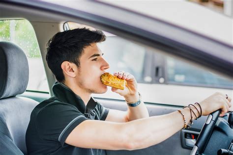 Is it legal to eat while driving in Australia? | CarExpert