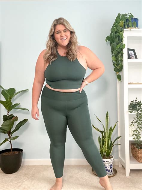 Plus Size Girlfriend Collective Try On Haul - www.carlakiley.com