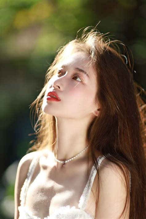 Weibo : L一瓶紫薯牛奶 | Portrait, Beautiful girls body, Beautiful girl face