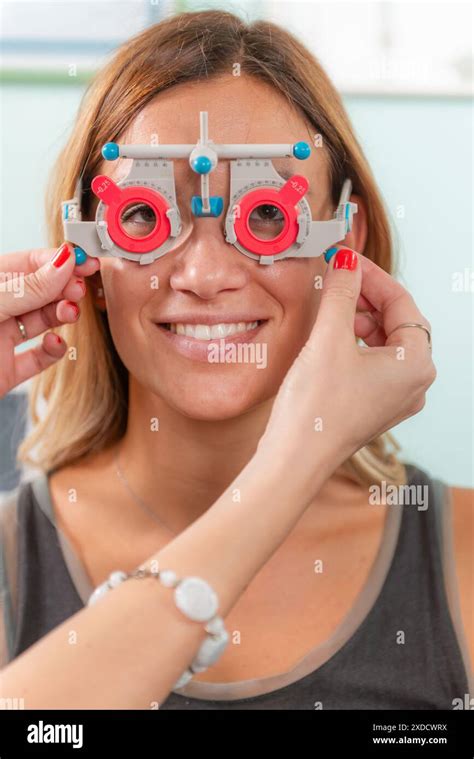 Precision eye examination using a visual chart in ophthalmology ...