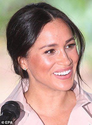 The Hidden Meaning Behind Meghan's Mole Twitter - 7ofh323