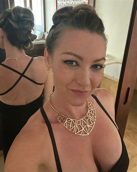 About Me | ErinMarie2222