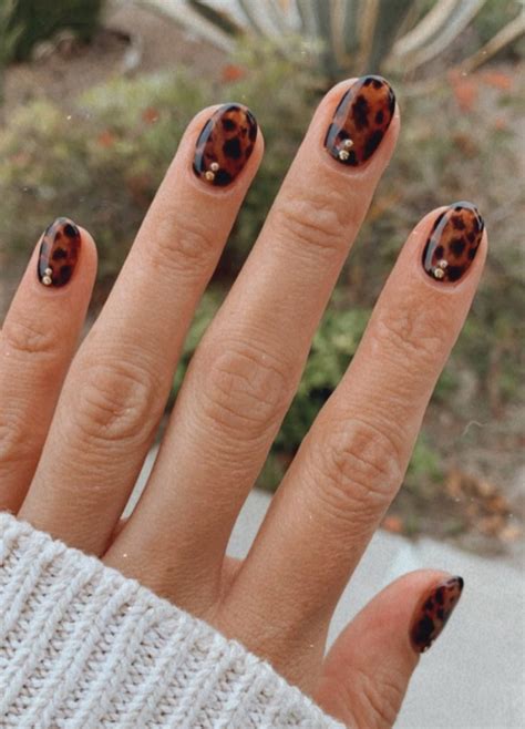 Tortoise Shell Nail Ideas for Your Next Manicure | The Everygirl