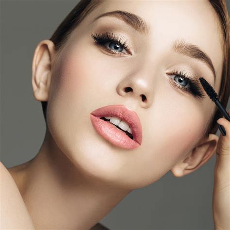 Tubing Mascara: 6 Wimperntuschen mit Mega-Halt | COSMOPOLITAN