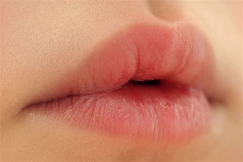 Worried patients ask why their lips are quivering in new viral forum 29