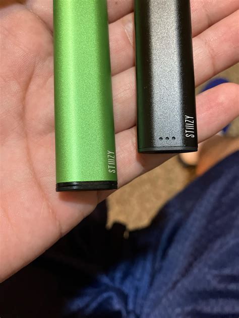 Old battery model(green) vs new lite battery (black) : r/Stiiizy