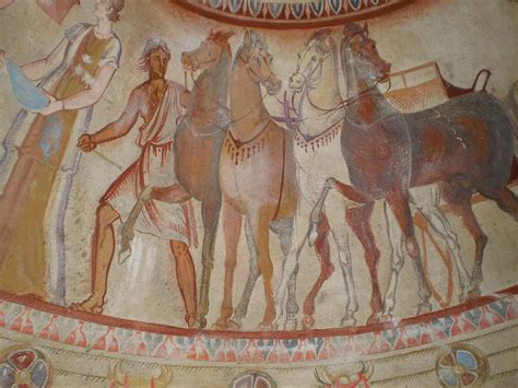 Фракийская гробница в Казанлыке, Болгария (к. IV — н. III века до н. э ...