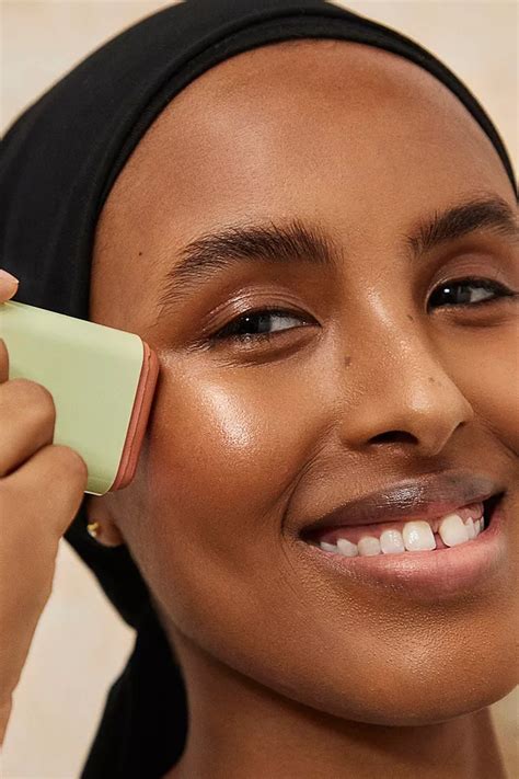 Pixi Warm Glow On-the-Glow Bronzer | Urban Outfitters UK