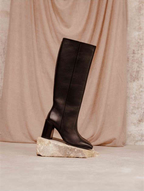 Bobbies + Hisaé Boot