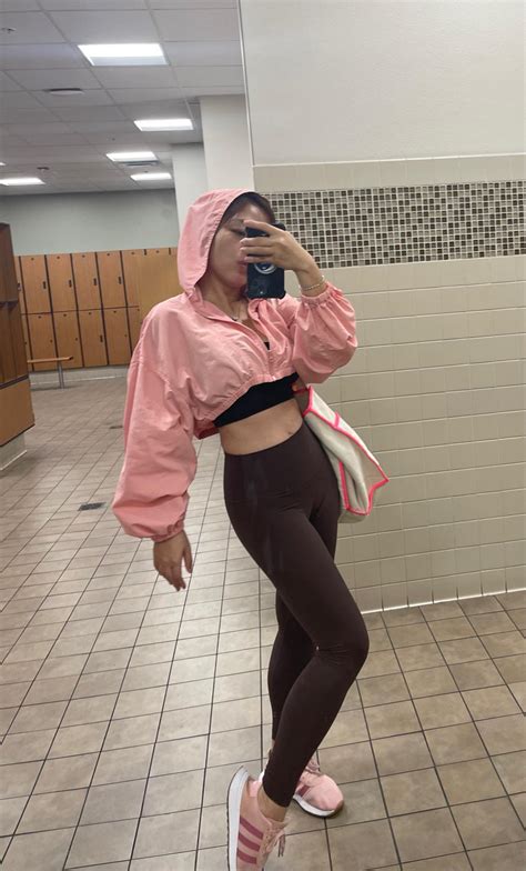 MOONTELLTHAT - Gym time 💁‍♀️ | Facebook